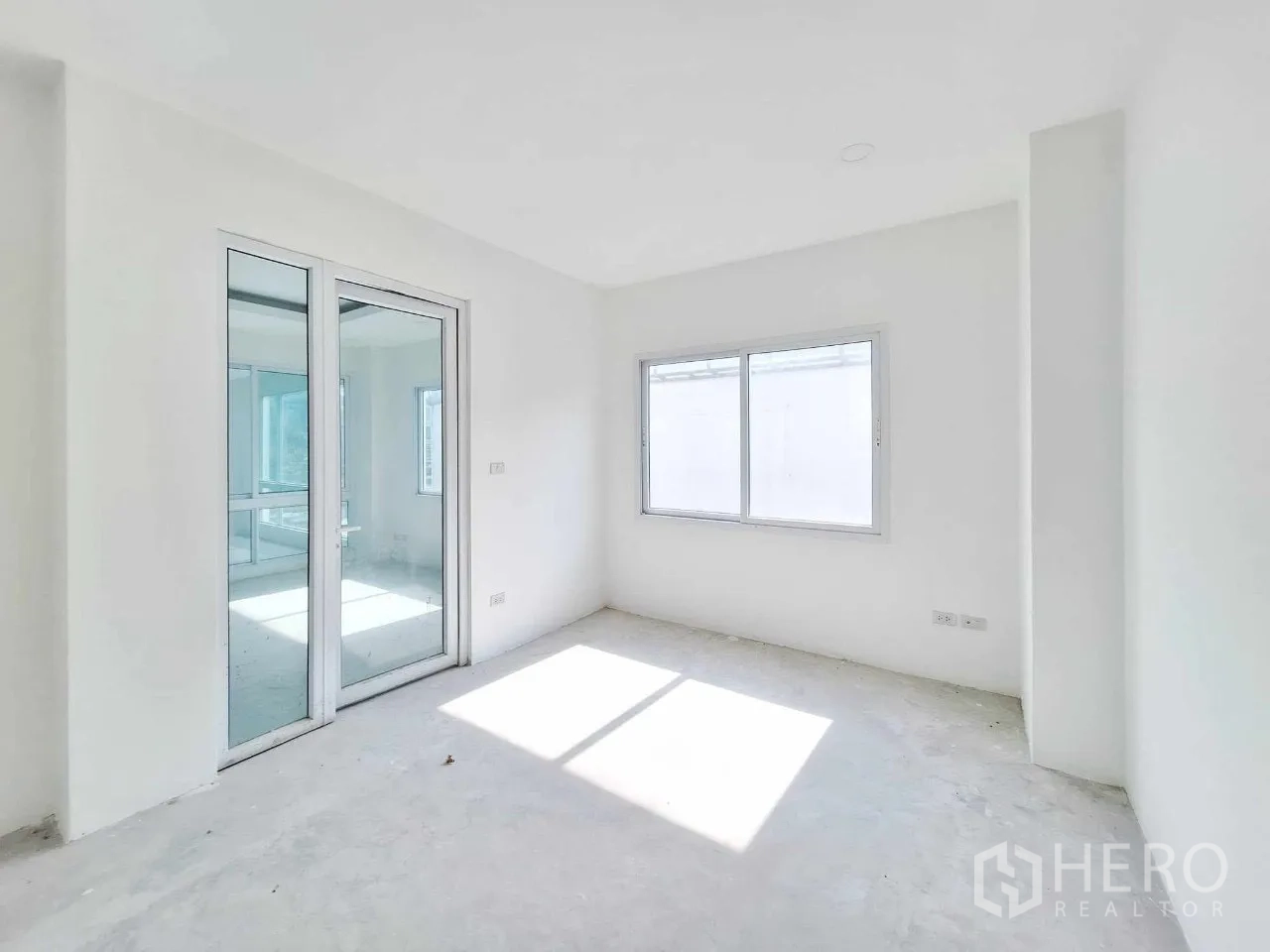 Office Space for sale in Bueng Kum, Bangkok - Private office room with sliding glass doors and a window.