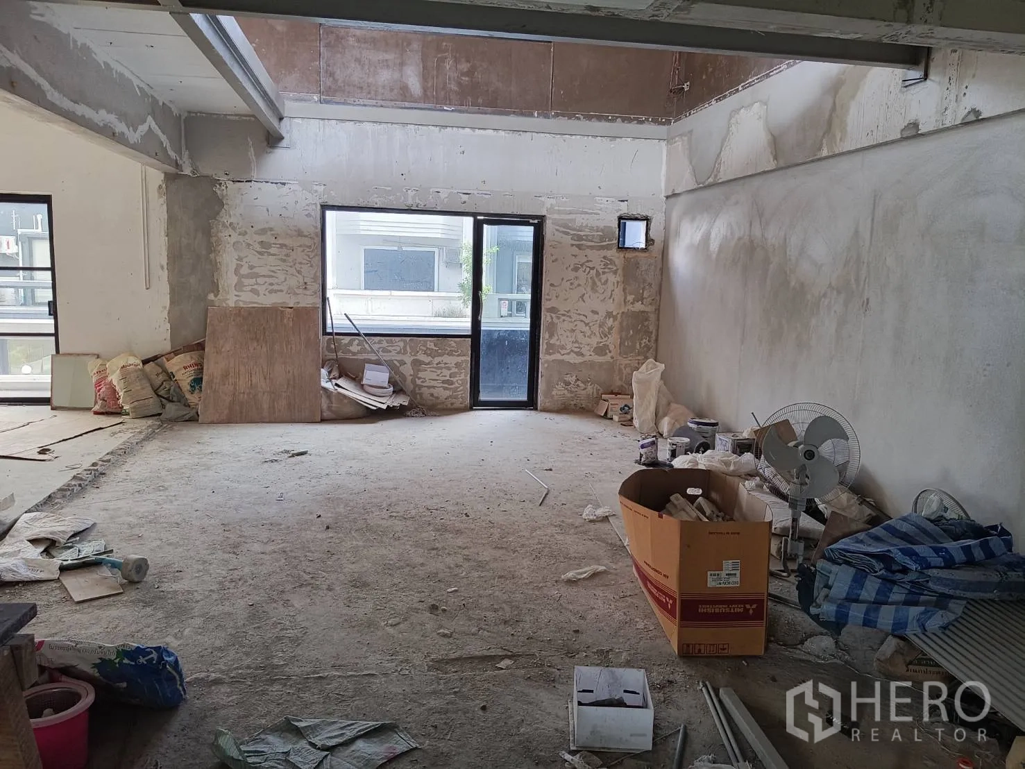 Retail Space for rent - Unfinished retail floor with large windows and concrete walls ready for fit‑out.