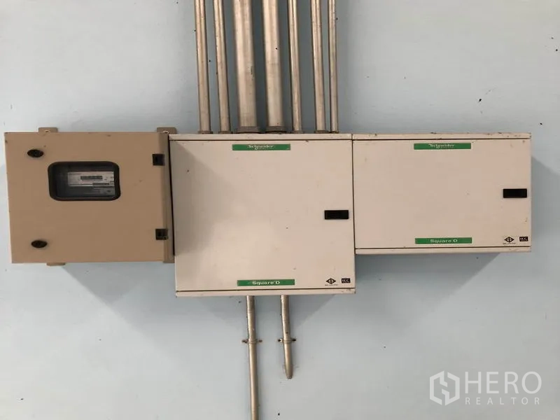 Warehouse for rent in Samut Prakan - Electrical control panels and metal conduits prepared for metered power supply.