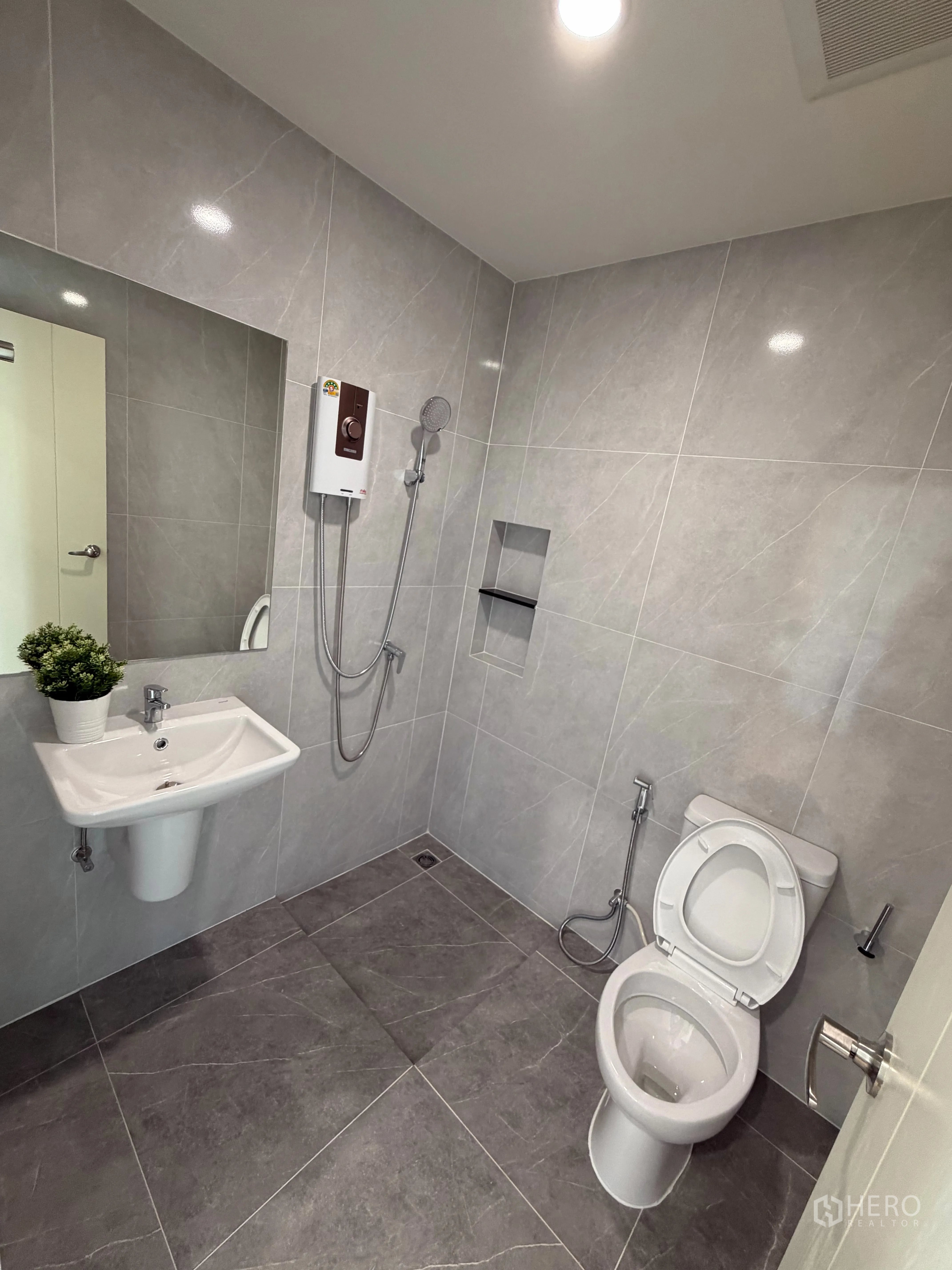 Property Image #4 for property HRE01444