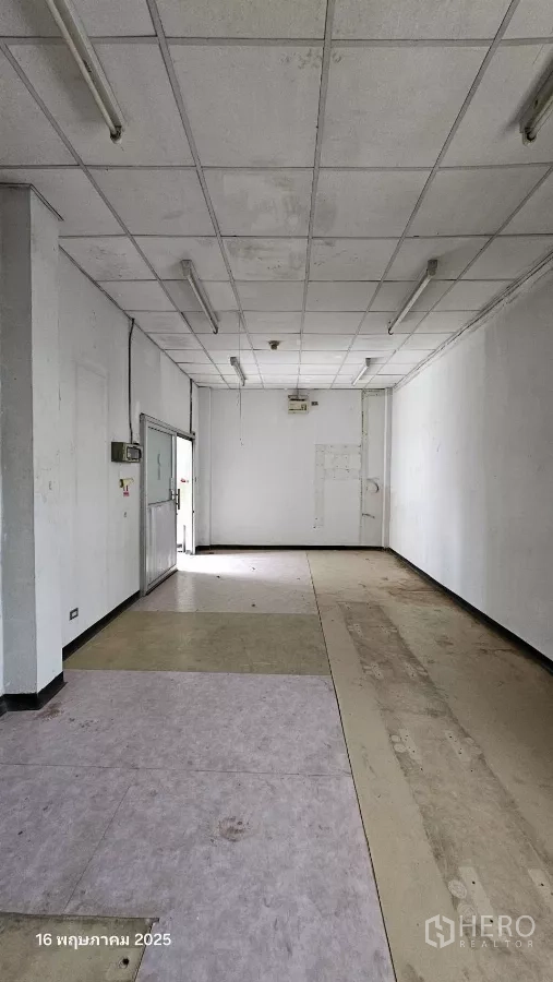 Retail Space for rent in Phra Khanong, Bangkok - Open retail hall with suspended ceiling and strip lighting, ready for renovation.