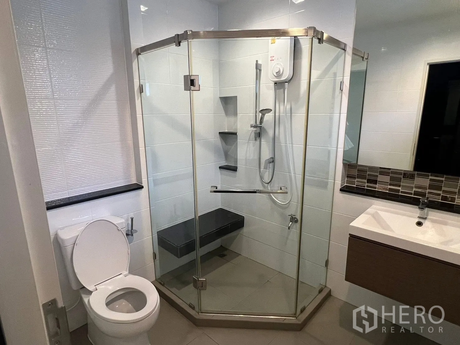 Property Image #18 for property HRE00097