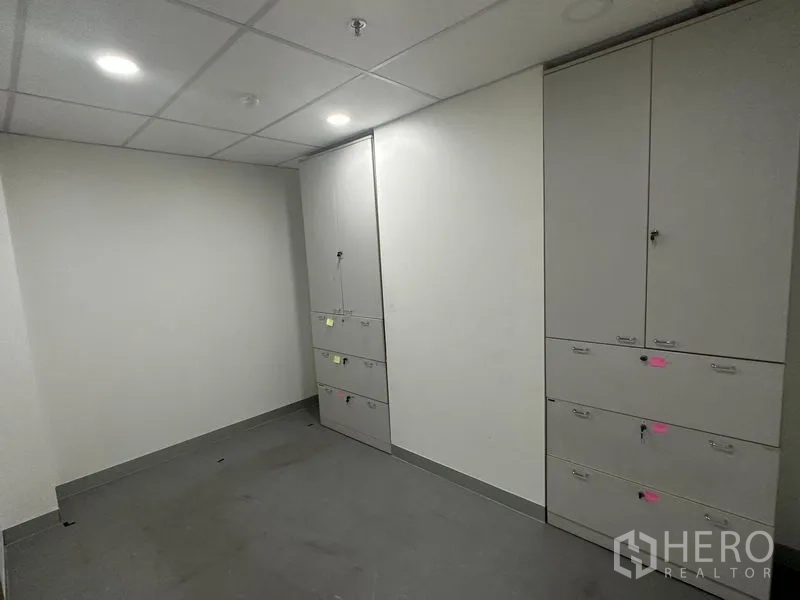 Office Space for rent in Khlong Toei, Bangkok - Secure storage room with metal lockers and durable flooring.