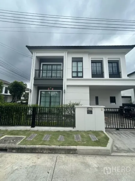 Detached House for rent in Khlong Sam Wa, Bangkok - Two-storey modern detached house with balcony, gated front yard and driveway in Khlong Sam Wa.