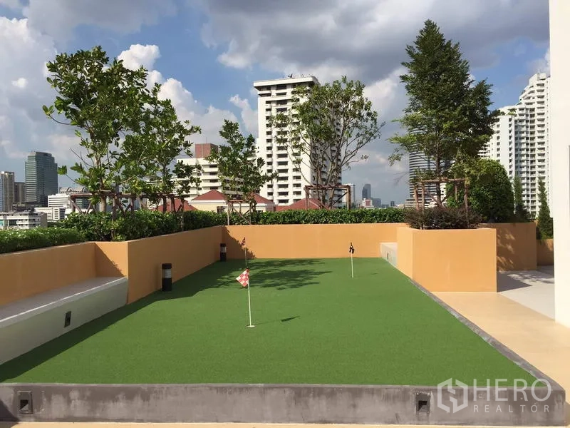 คอนโด ให้เช่าในWatthana, Bangkok - กรีนพัตต์บนดาดฟ้าพร้อมวิวเมืองและต้นไม้จัดสวนของคอนโด