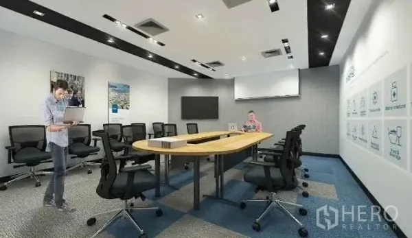 办公空间 出租在Chatuchak, Bangkok - 大型会议室，长形会议桌、滚轮椅与顶置射灯。