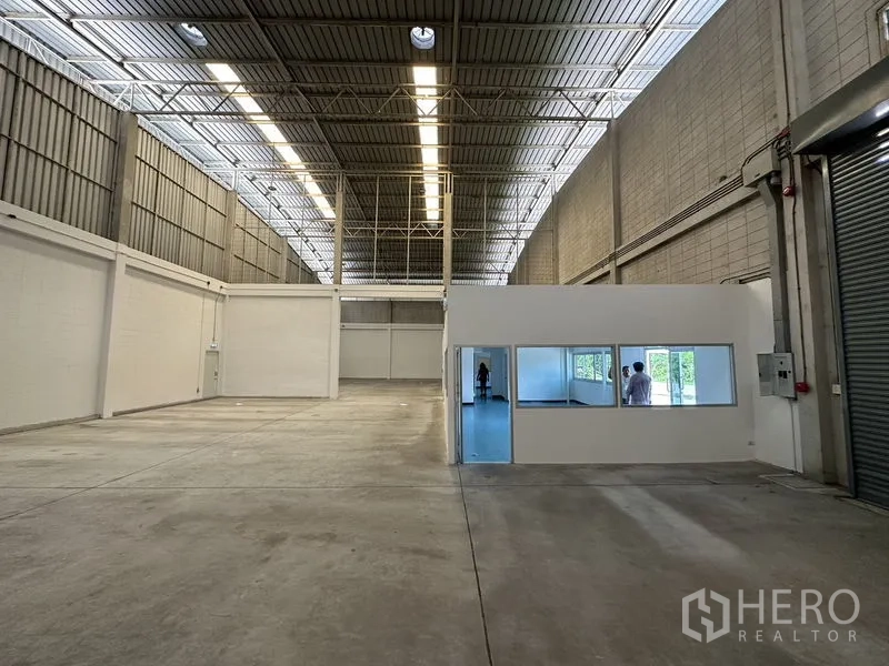 Factory for rent in Bang Phli, Samut Prakan - Ground-floor office with large windows overlooking the factory floor.