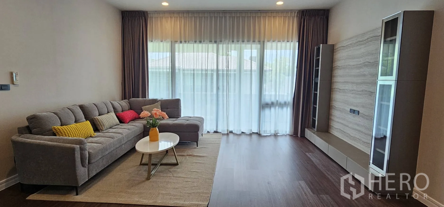 Detached House for rent in Bang Kapi, Bangkok - Wide shot of the upstairs lounge with sheer curtains and built-ins.