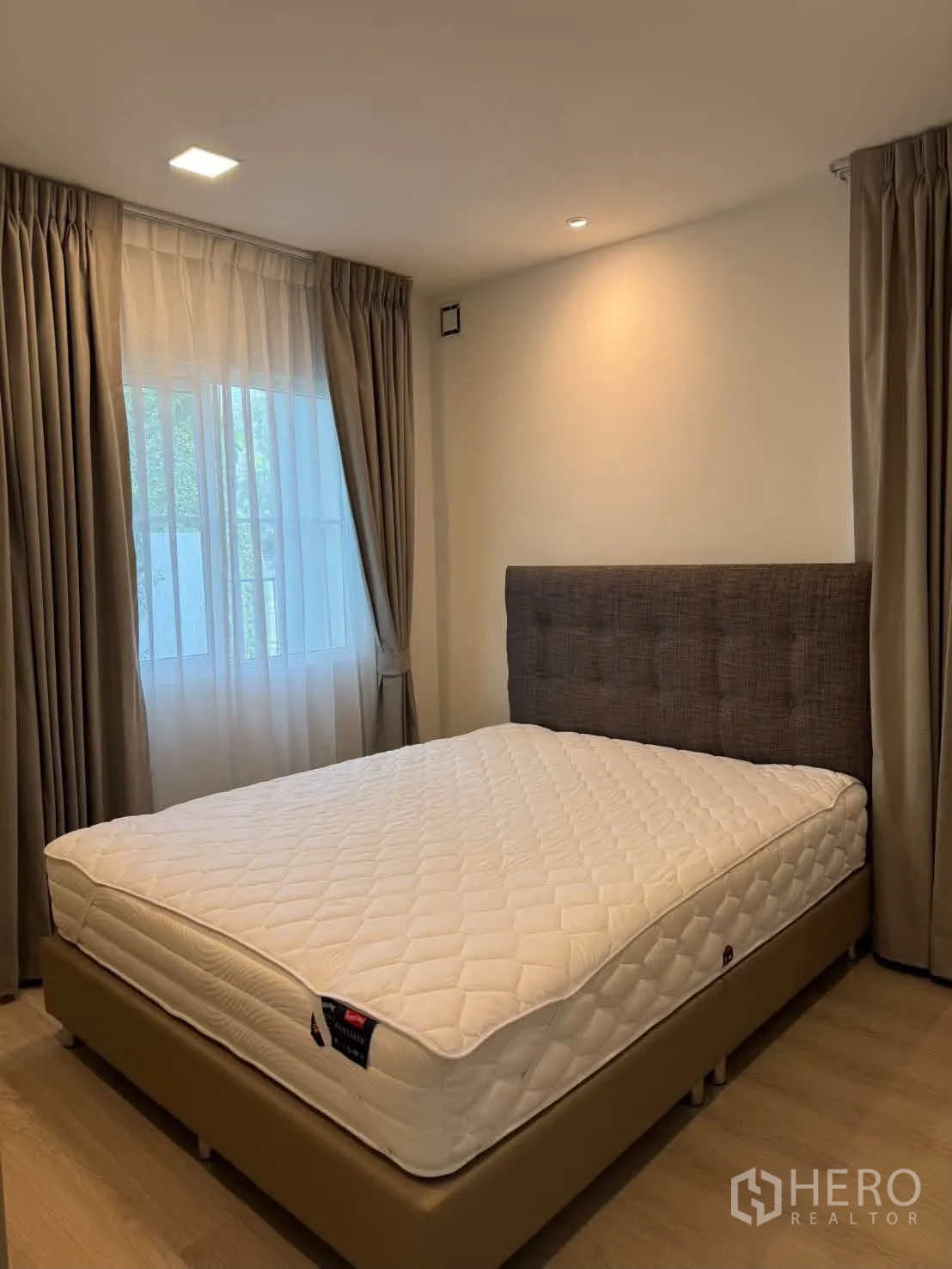 Detached House for rent in Bang Phli, Samut Prakan - Cozy bedroom with quilted mattress, padded headboard, and curtains.