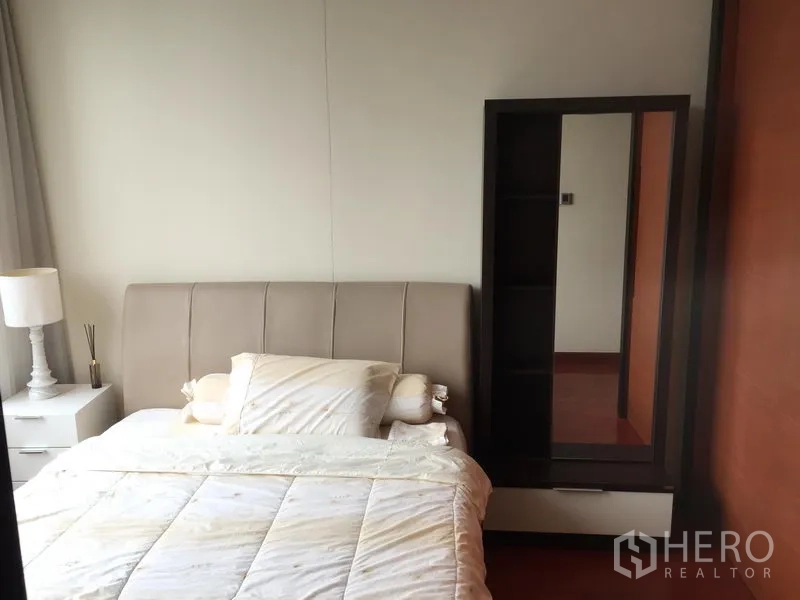 Condominium for rent or sale in Bang Rak, Bangkok - Secondary bedroom with padded headboard, bedside table, and wardrobe.