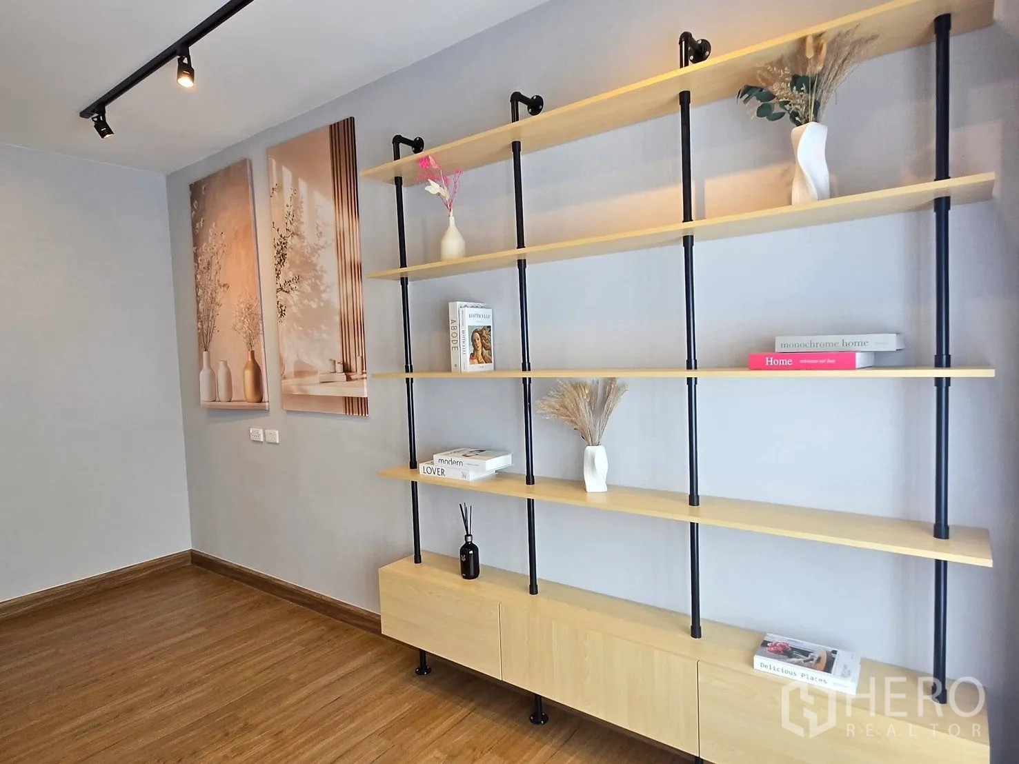 Property Image #16 for property HRE00174