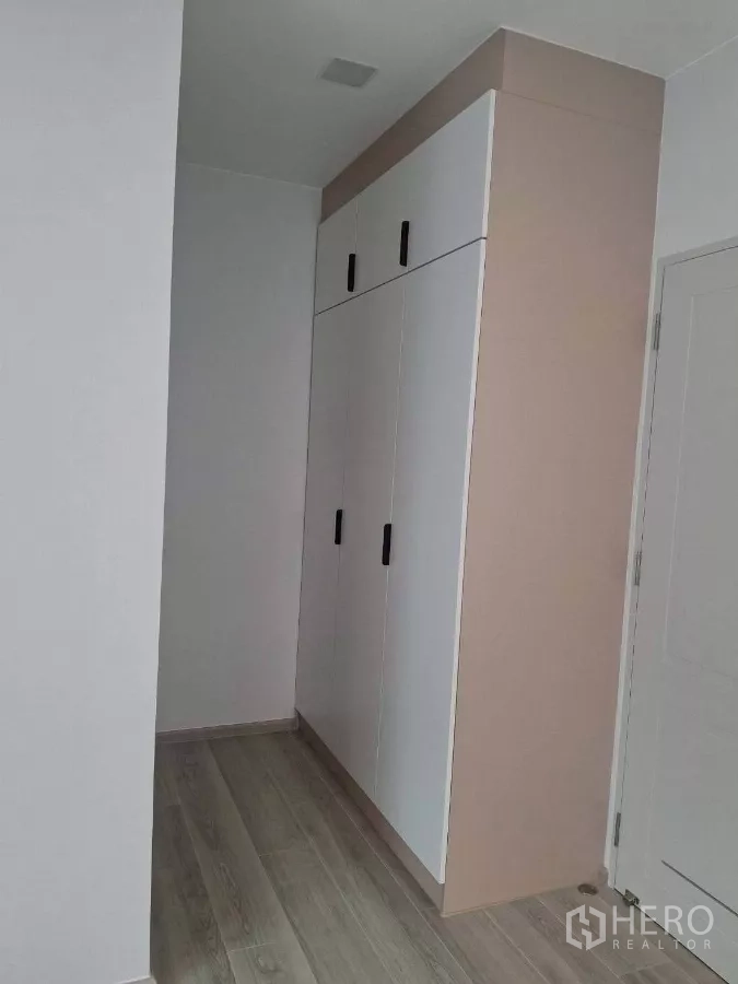 Detached House for rent or sale in Bang Phli, Samut Prakan - Upper-floor hallway with built-in wardrobe cabinetry.