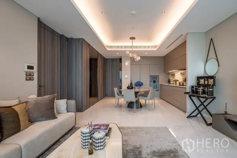 Condominium for rent or sale in Pathum Wan, Bangkok - Open-plan living, dining and modern kitchen with pendant lighting.