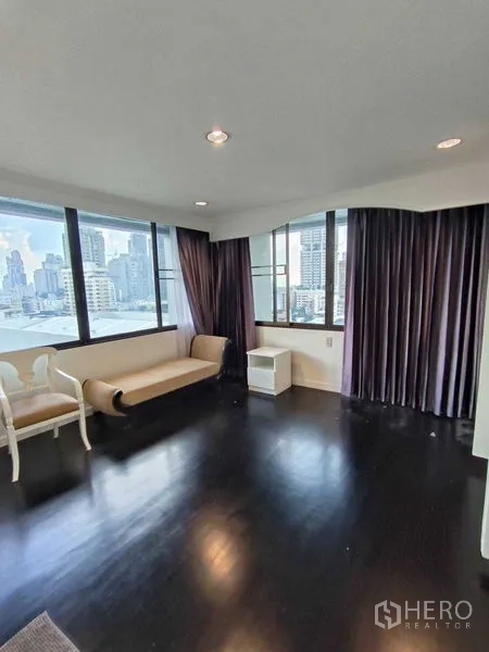 คอนโด ให้เช่าในWatthana, Bangkok - ห้องมุมหน้าต่างรอบด้านมองเห็นวิวเมือง