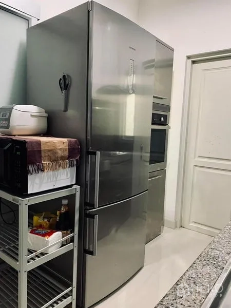 บ้าน ให้เช่าในPhasi Charoen, Bangkok - พื้นที่แพนทรี ตู้เย็นสแตนเลส ไมโครเวฟ และเตาอบบิวท์อิน