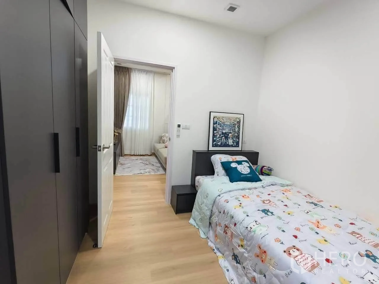 Detached House for rent in Bang Phli, Samut Prakan - Small bedroom with a single bed, wardrobe and doorway to the living area.