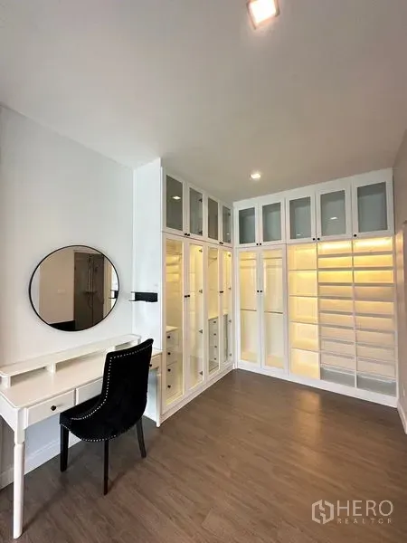 Detached House for rent or sale - Bright walk-in closet featuring floor-to-ceiling white built-in cabinets and a vanity desk.