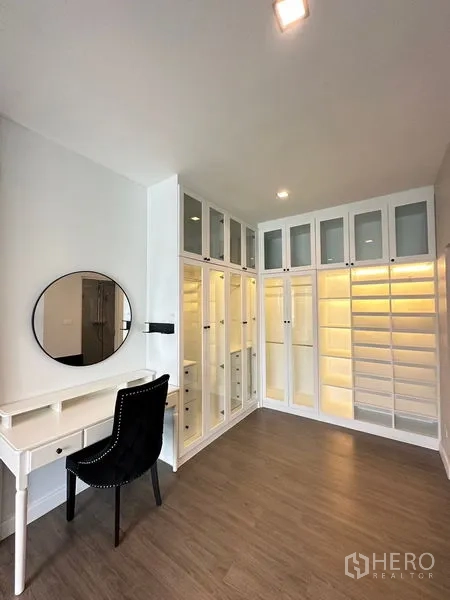 Detached House for rent or sale - Bright walk-in closet featuring floor-to-ceiling white built-in cabinets and a vanity desk.