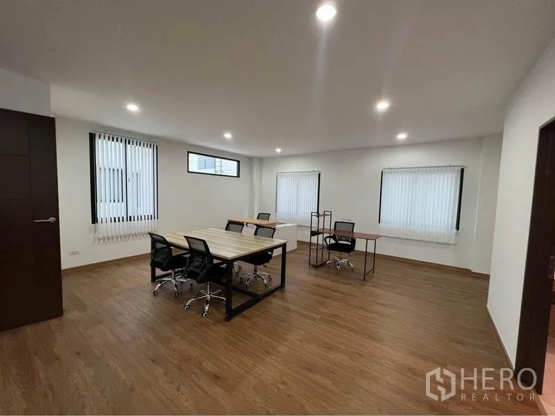 Home Office for rent in Bang Phli, Samut Prakan - Bright office zone with partitions, conference table, tiled floors and balcony door.