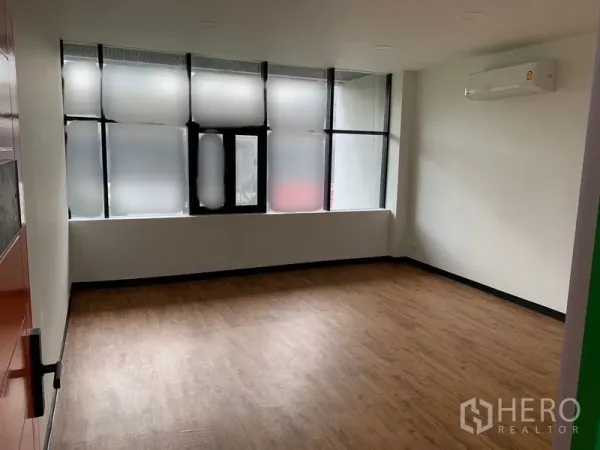 Office Space for rent in Khlong Toei, Bangkok - Private office room with frosted windows, wood floor and split-type air conditioner.