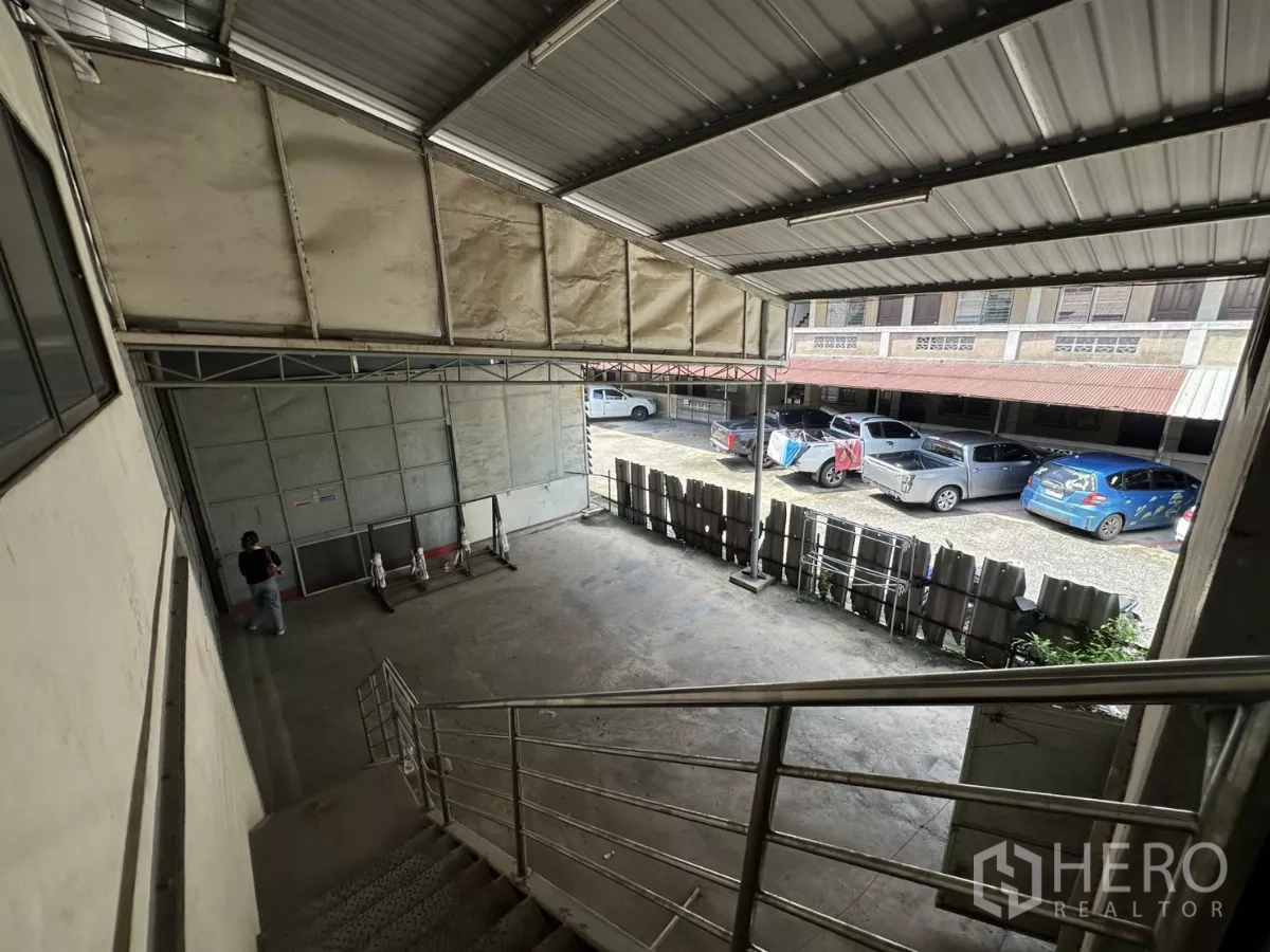Warehouse for rent in Suan Luang, Bangkok - View from the staircase over the sheltered loading bay and parking area outside the warehouse.