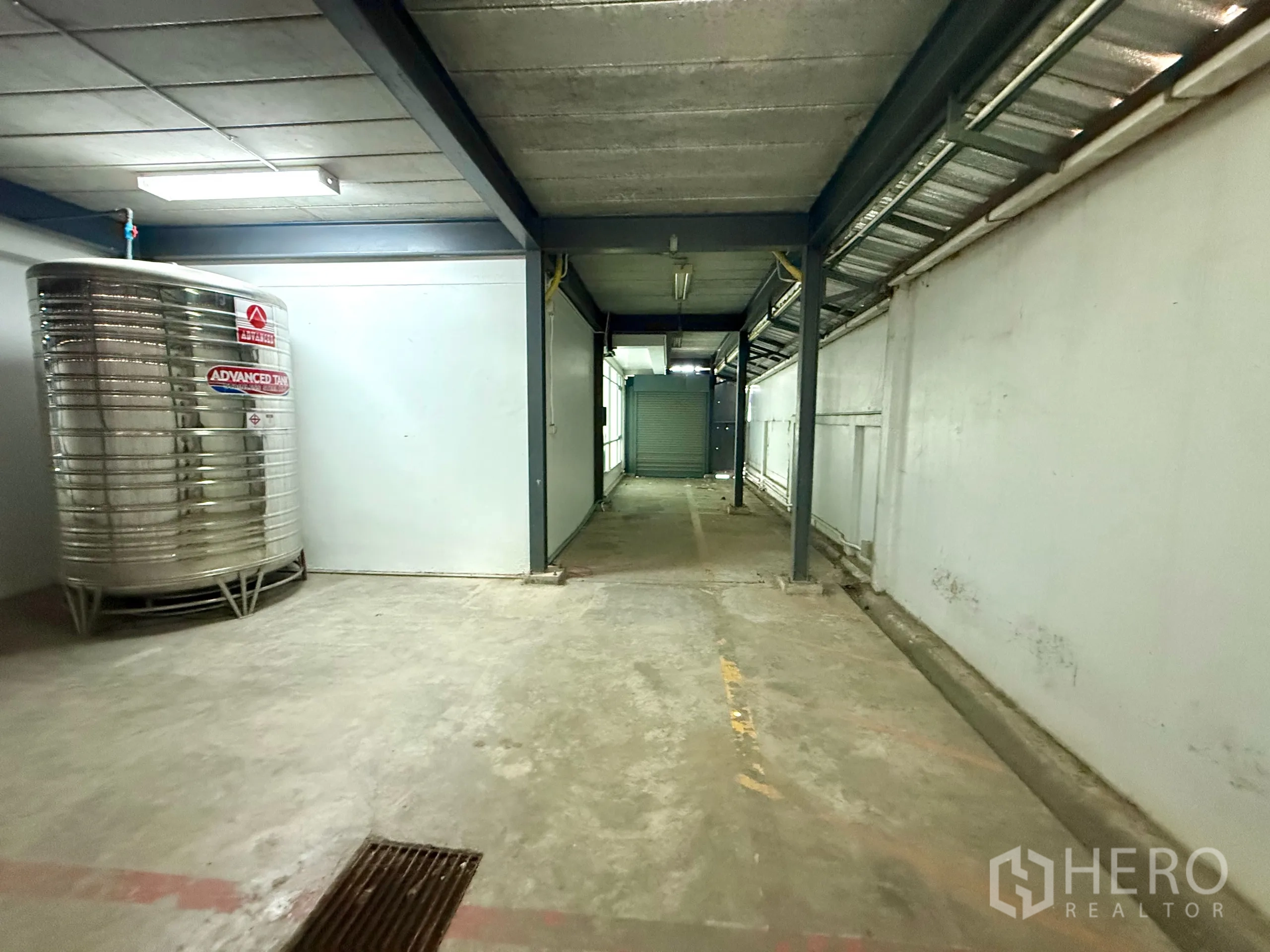 Office Space for rent in Bueng Kum, Bangkok - Covered utility zone with stainless steel water tank and a roller door.