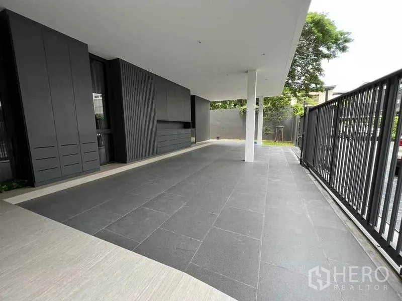 Detached House for sale in Suan Luang, Bangkok - Covered carport with gated entrance and dark exterior cladding.