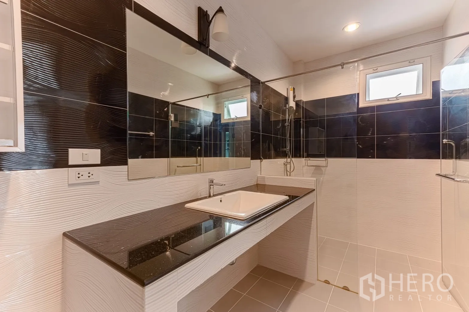 Property Image #18 for property HRE00304