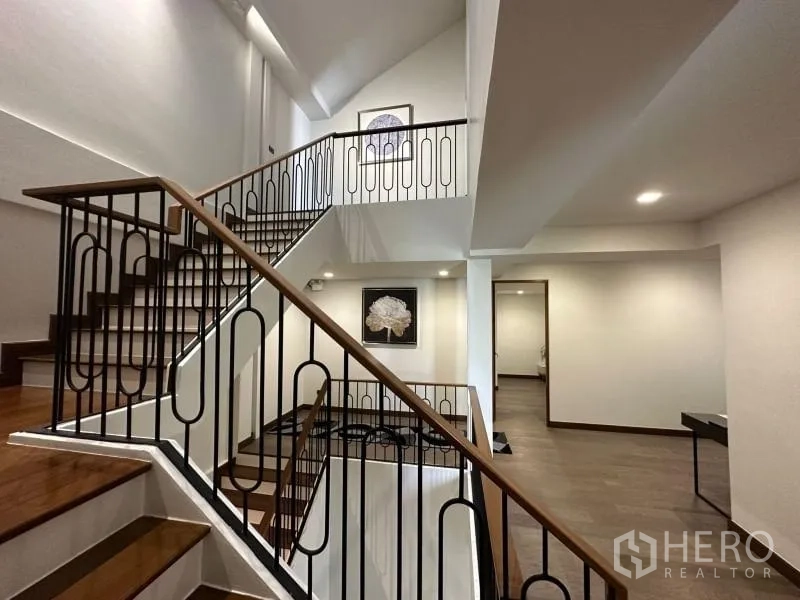 Detached House for rent in Suan Luang, Bangkok - Open stairwell with modern metal balustrade and high ceiling.