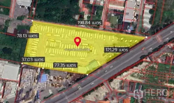 ที่ดิน ให้เช่าในSuan Luang, Bangkok - ภาพแผนที่มุมสูงไฮไลต์แปลงที่ดินขนาดใหญ่ ติดถนนสายหลัก เขตสวนหลวง พร้อมระบุระยะต่างๆ