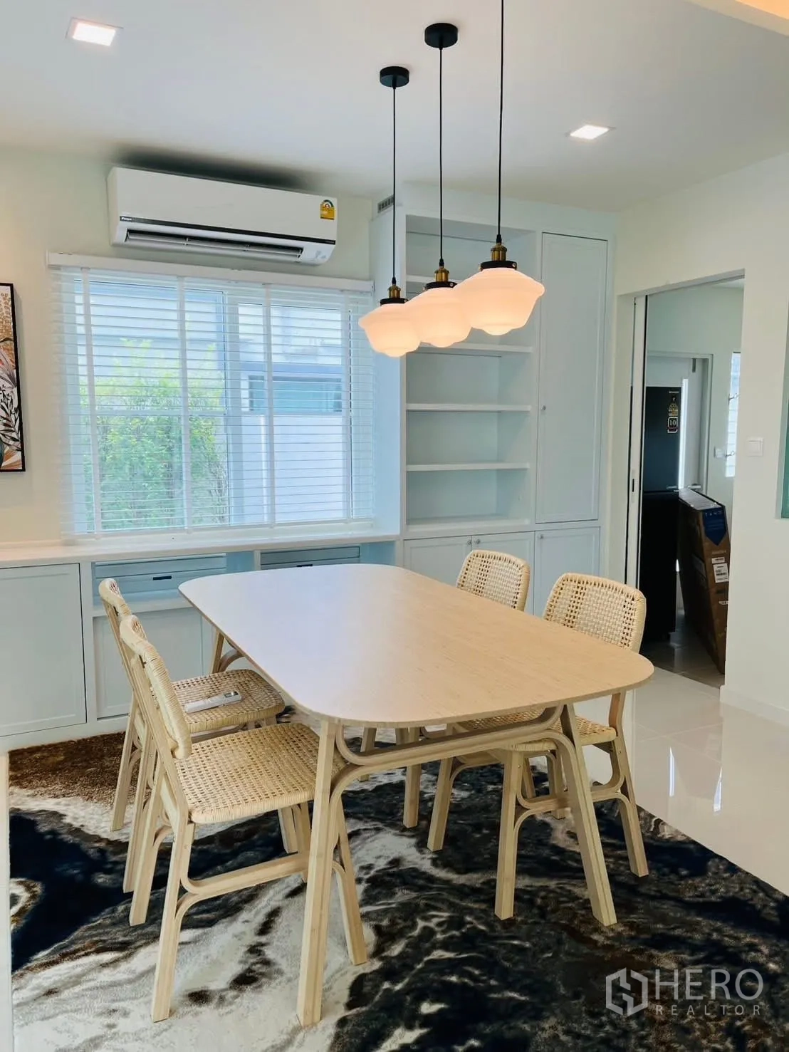 Detached House for rent in Bang Phli, Samut Prakan - Light wood dining table with four rattan chairs and pendant lamps.