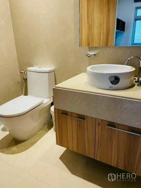 Condominium for rent in Watthana, Bangkok - Contemporary bathroom with wood vanity, round basin, and modern toilet.