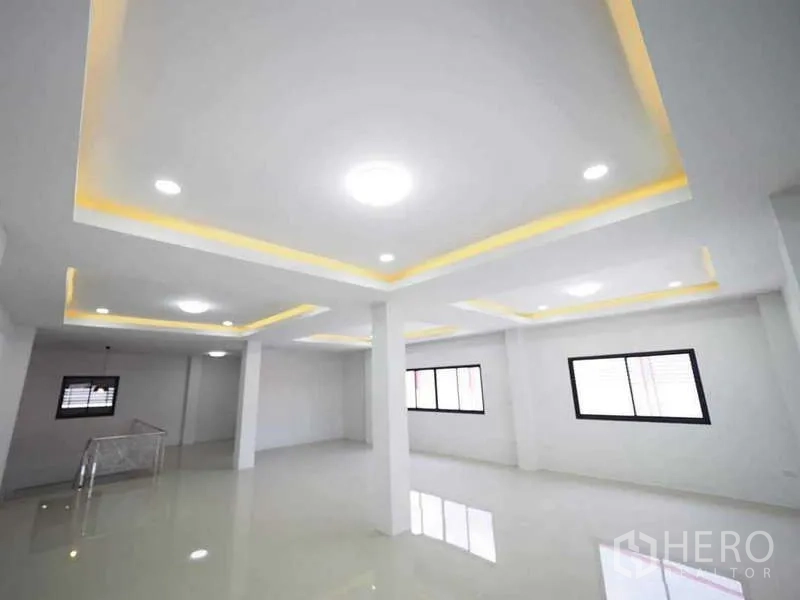 Warehouse for rent or sale in Krathum Baen, Samut Sakhon - Close-up of recessed lighting and tray ceilings in a clean white office area.