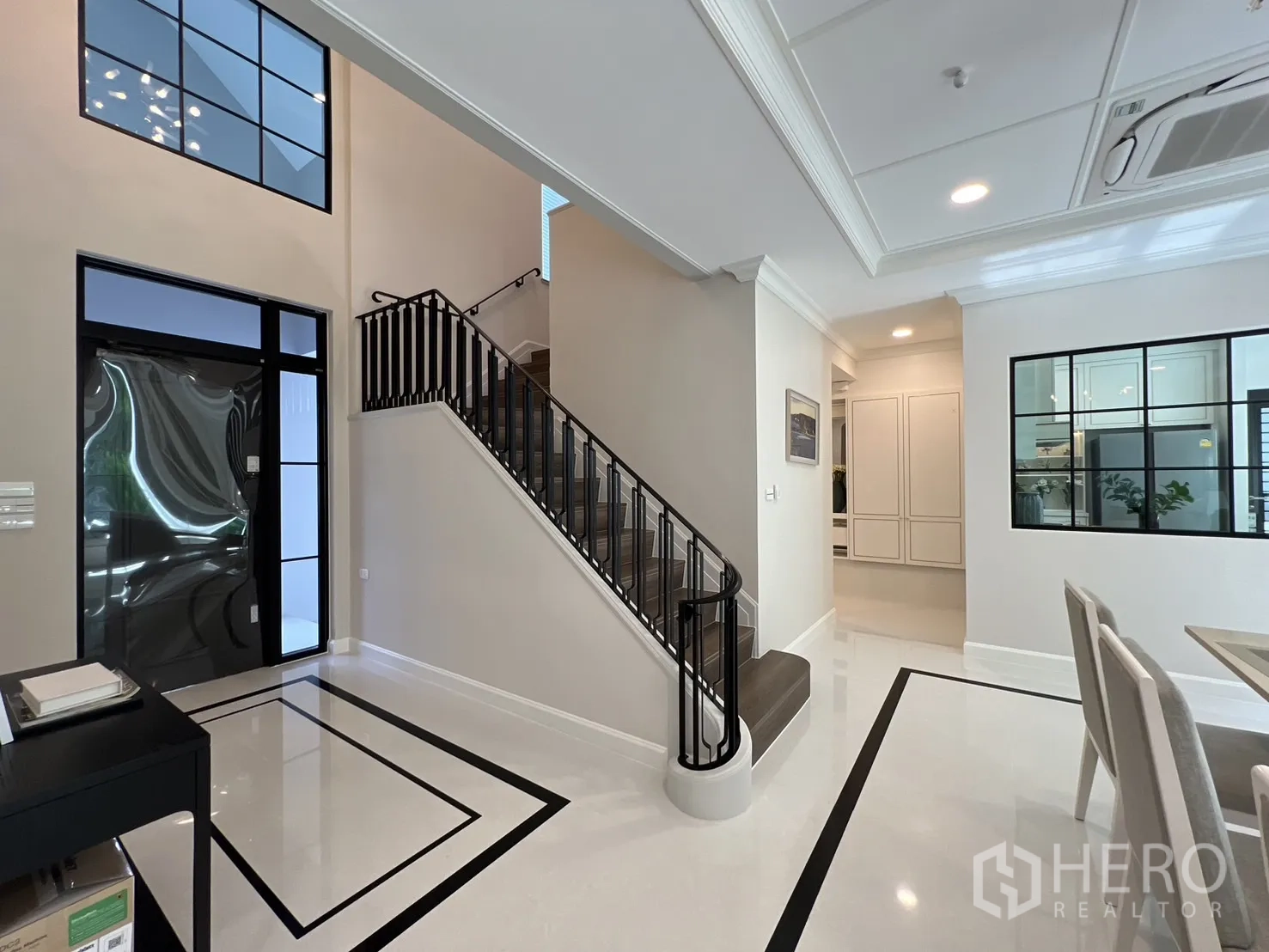 Detached House for rent in Saphan Sung, Bangkok - Staircase and foyer with glossy floors and black-framed doors.