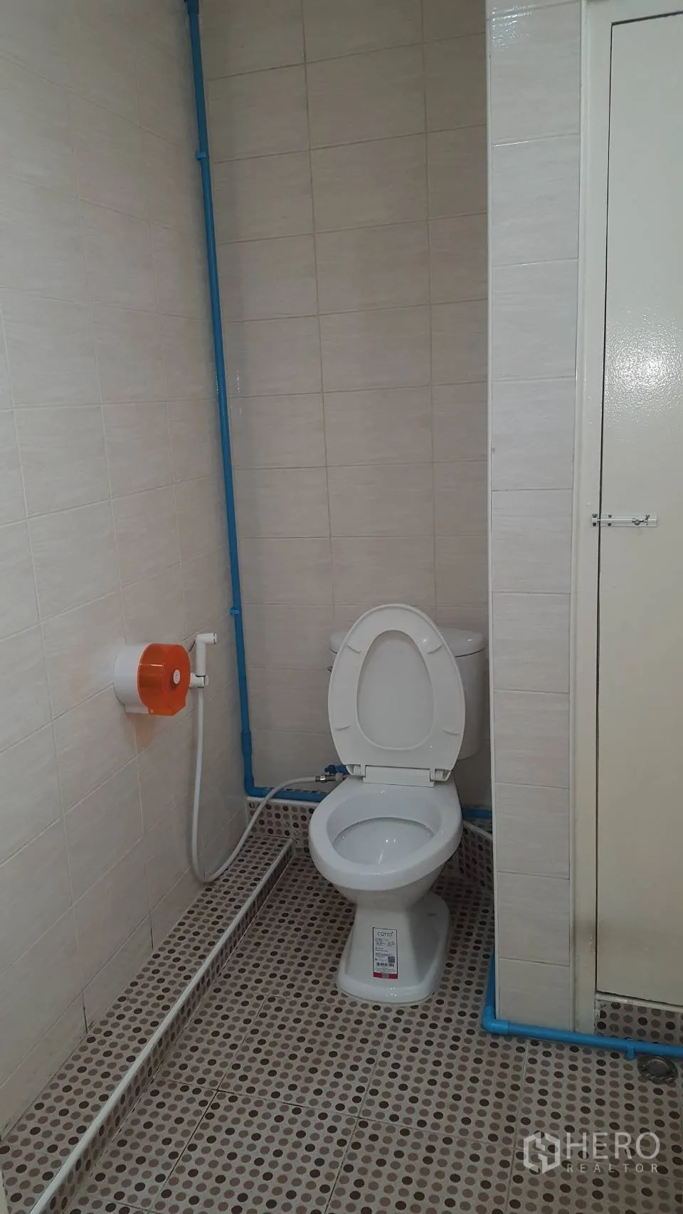 Office Space for rent in Khlong Toei, Bangkok - Toilet area with handheld bidet and tiled flooring inside the office restroom.
