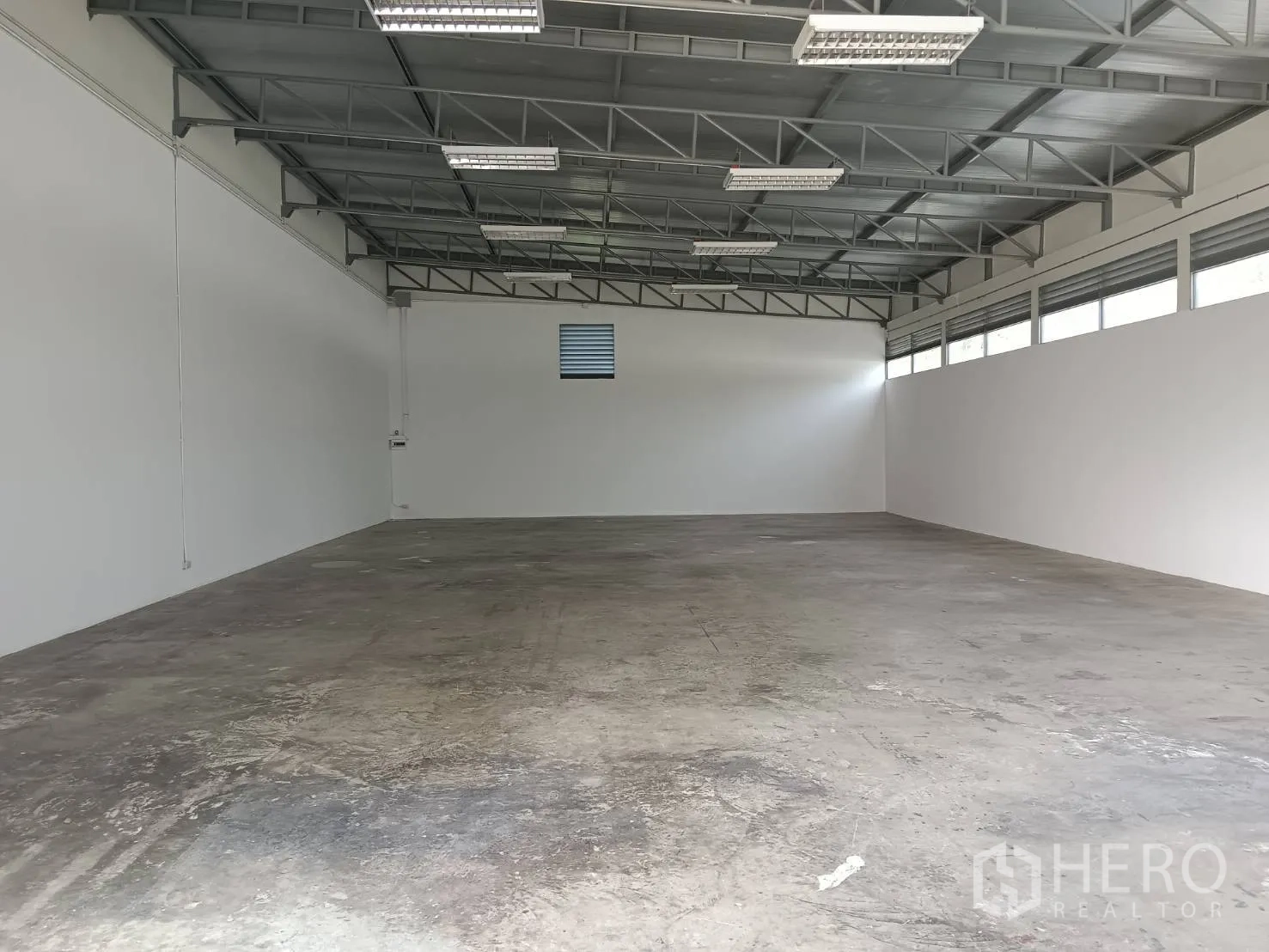 Property Image #4 for property HRE00343