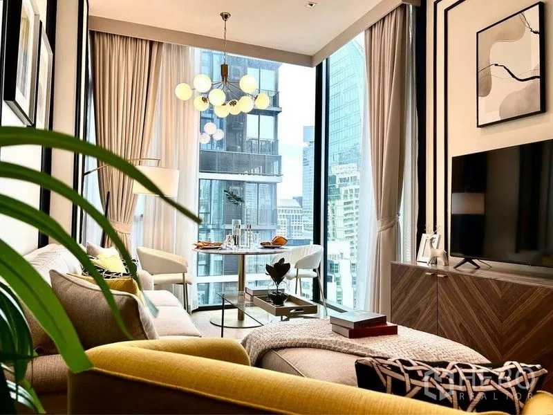 Condominium for rent in Pathum Wan, Bangkok - Bright lounge and dining space with floor-to-ceiling windows and a city skyline view.