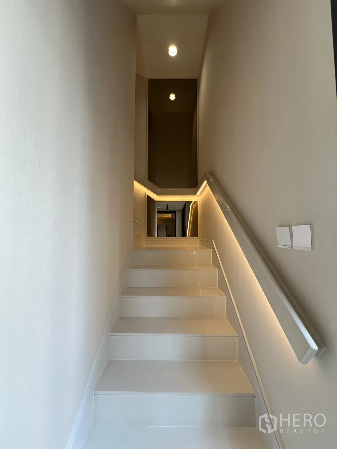 Semi-detached House for sale in Yan Nawa, Bangkok - Minimal staircase with handrail lighting leading to upper floors.