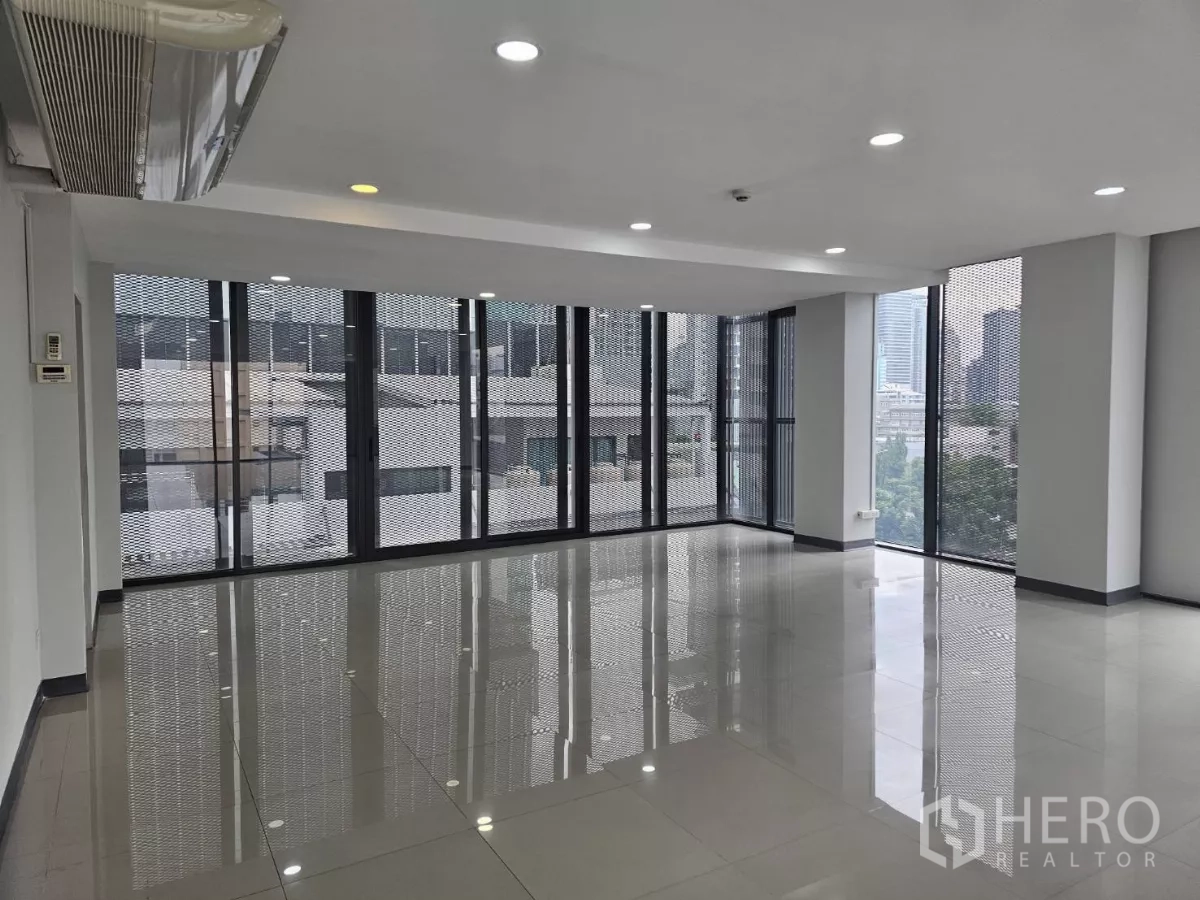 Office Space for rent in Sathon, Bangkok - Bright corner office in Sathon Bangkok with floor-to-ceiling windows, glossy tile floors and city views.