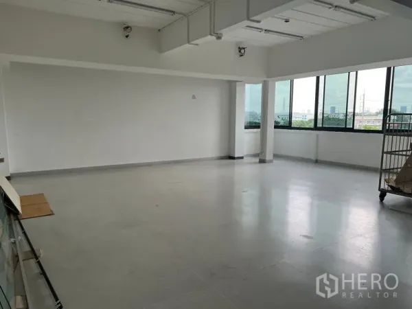 Office Space for rent in Mueang Samut Prakan, Samut Prakan - Corner office area with panoramic windows and city views.