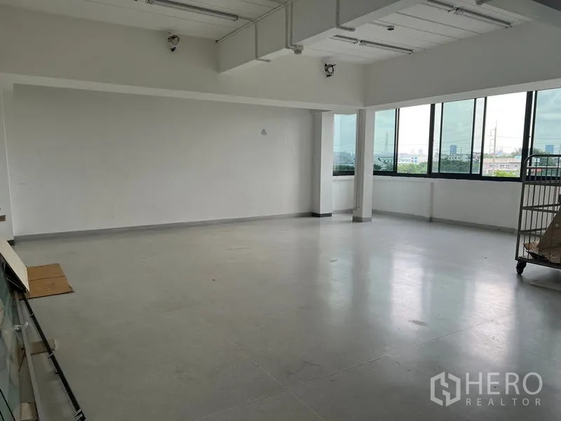 Office Space for rent in Mueang Samut Prakan, Samut Prakan - Corner office area with panoramic windows and city views.