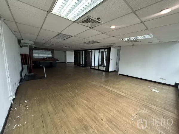 Office Space for rent in Watthana, Bangkok - Spacious office floor with centralized air vents, mixed ceiling lights, and multiple glass-partitioned rooms in the back.