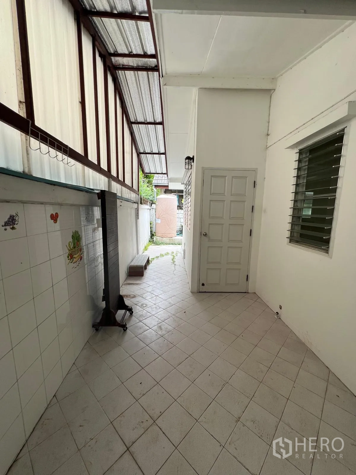 Property Image #16 for property HRE00361