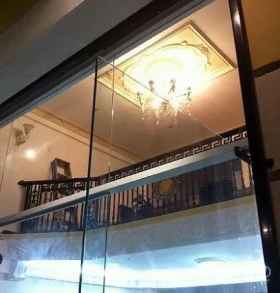 สำนักงานที่บ้าน ให้เช่าหรือขายในPathum Wan, Bangkok - ภายในเพดานสูง โคมระย้า หน้ากระจก และชั้นลอยพร้อมราวกันตก