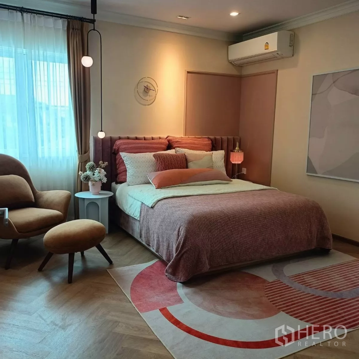 Detached House for rent in Bang Phli, Samut Prakan - Third bedroom in peach tones with lounge chair and patterned rug.
