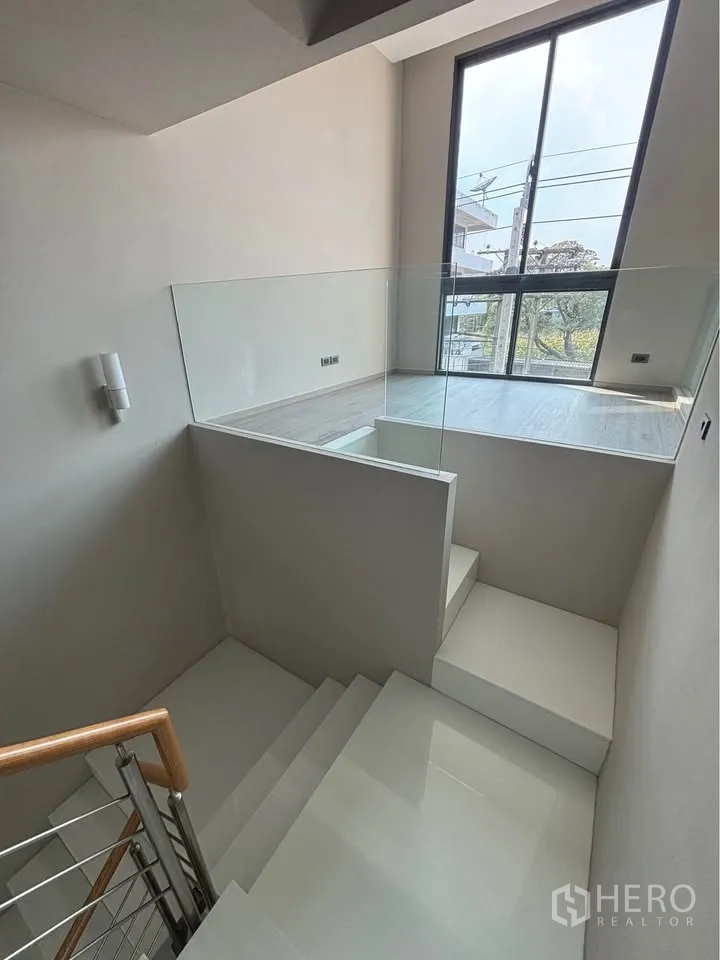 Home Office for rent or sale in Suan Luang, Bangkok - Corner space with large windows overlooking the street and greenery.