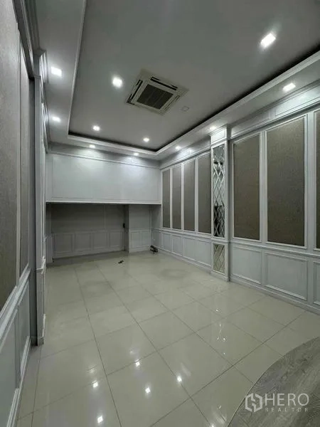 Office Space for rent in Prawet, Bangkok - Narrow meeting room with acoustic wall panels, tile flooring and ceiling cassette air-conditioner.
