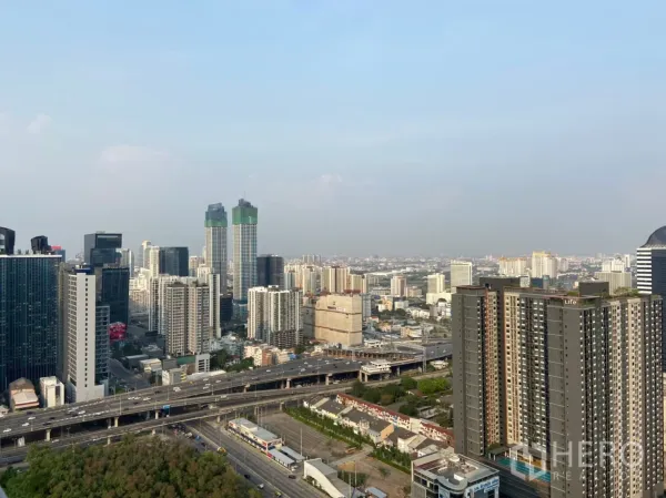 Condominium for rent in Ratchathewi, Bangkok - Panoramic cityscape of Bangkok showing expressway, residential towers and distant skyline.