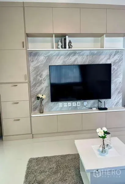 Detached House for rent in Bang Phli, Samut Prakan - Built-in cabinetry with marble feature wall and mounted TV.
