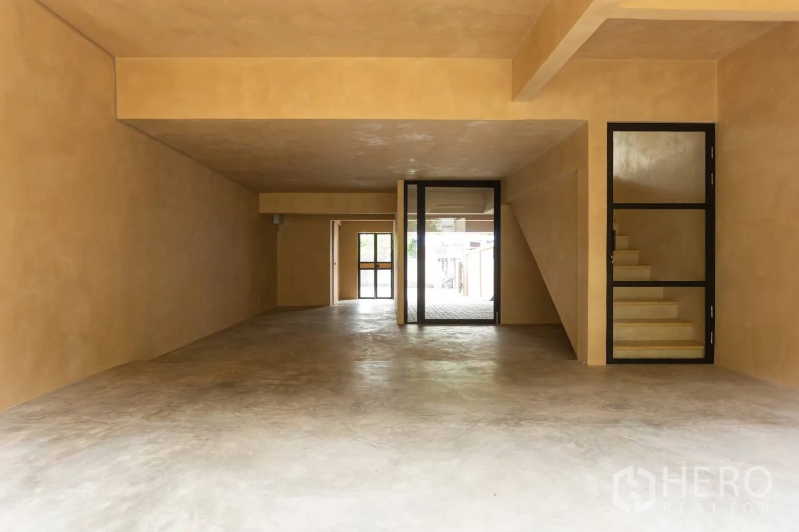 Home Office for rent in Watthana, Bangkok - Ground floor open plan with polished concrete and glass doors front and rear.